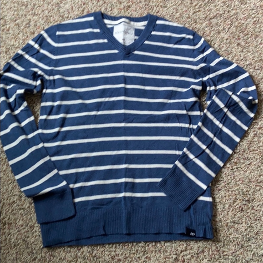 Men’s v neck